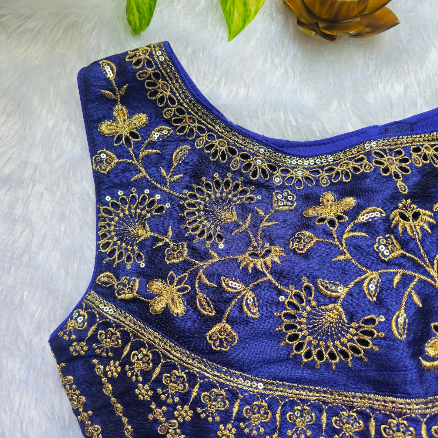 Royal Blue Raw Silk Embroidery Sleeveless Blouse(attachable sleeves)
