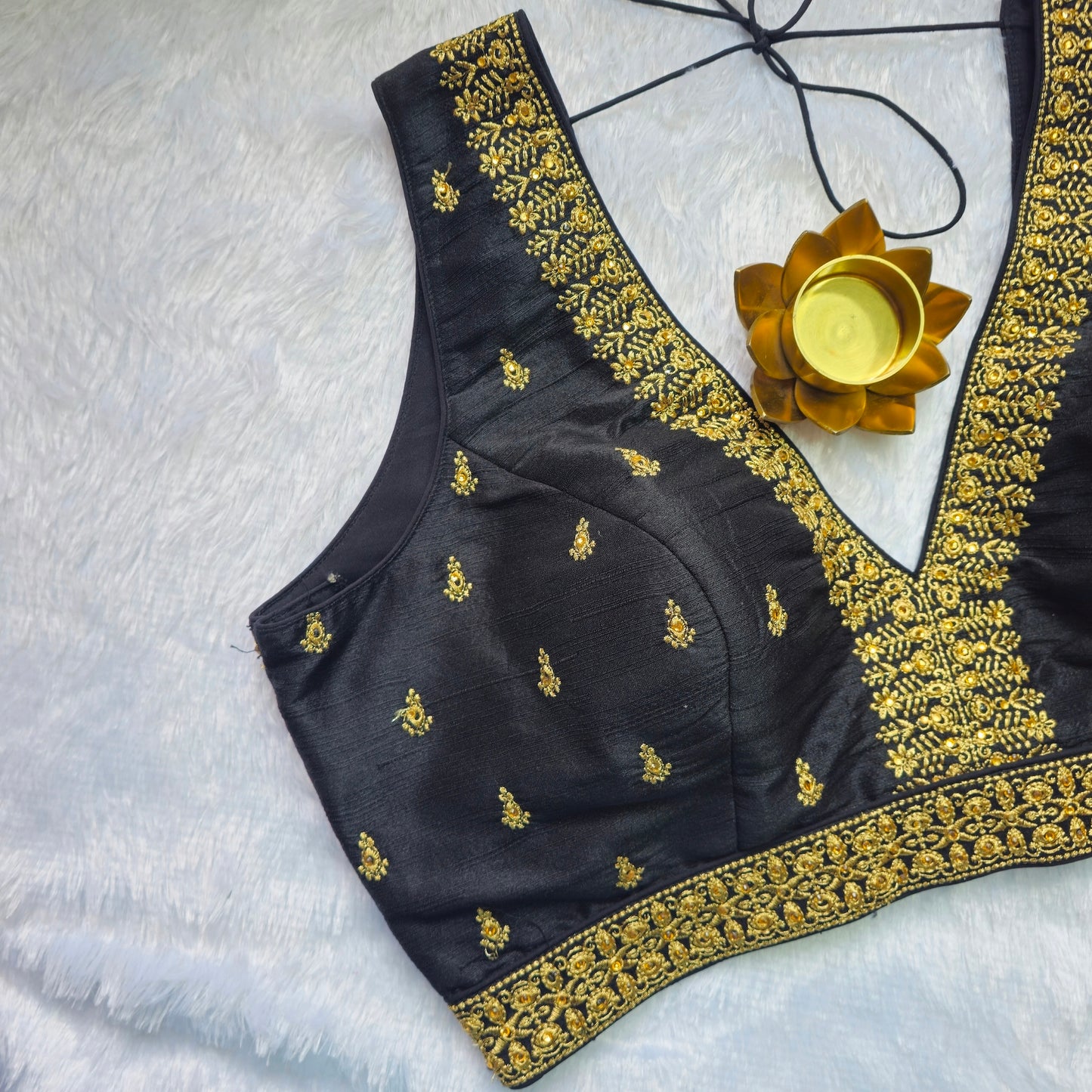 Black Raw Silk Embroidery Sleeveless Blouse(attachable sleeves)