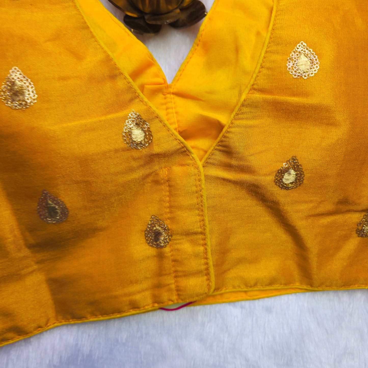 Yellowish Gold Tissue Sleeveless Blouse(Attachable Sleeves)