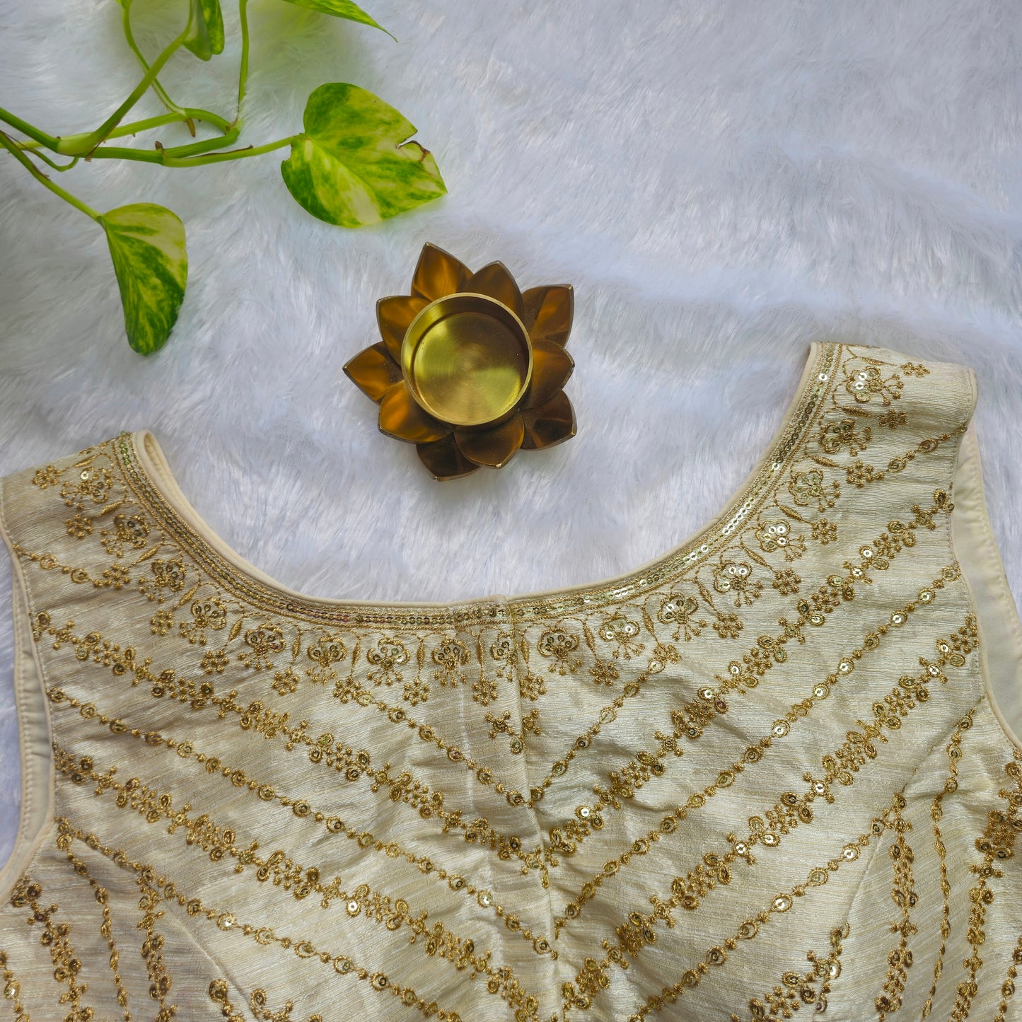 Off White Raw Silk Embroidery Sleeveless Blouse(attachable sleeves)