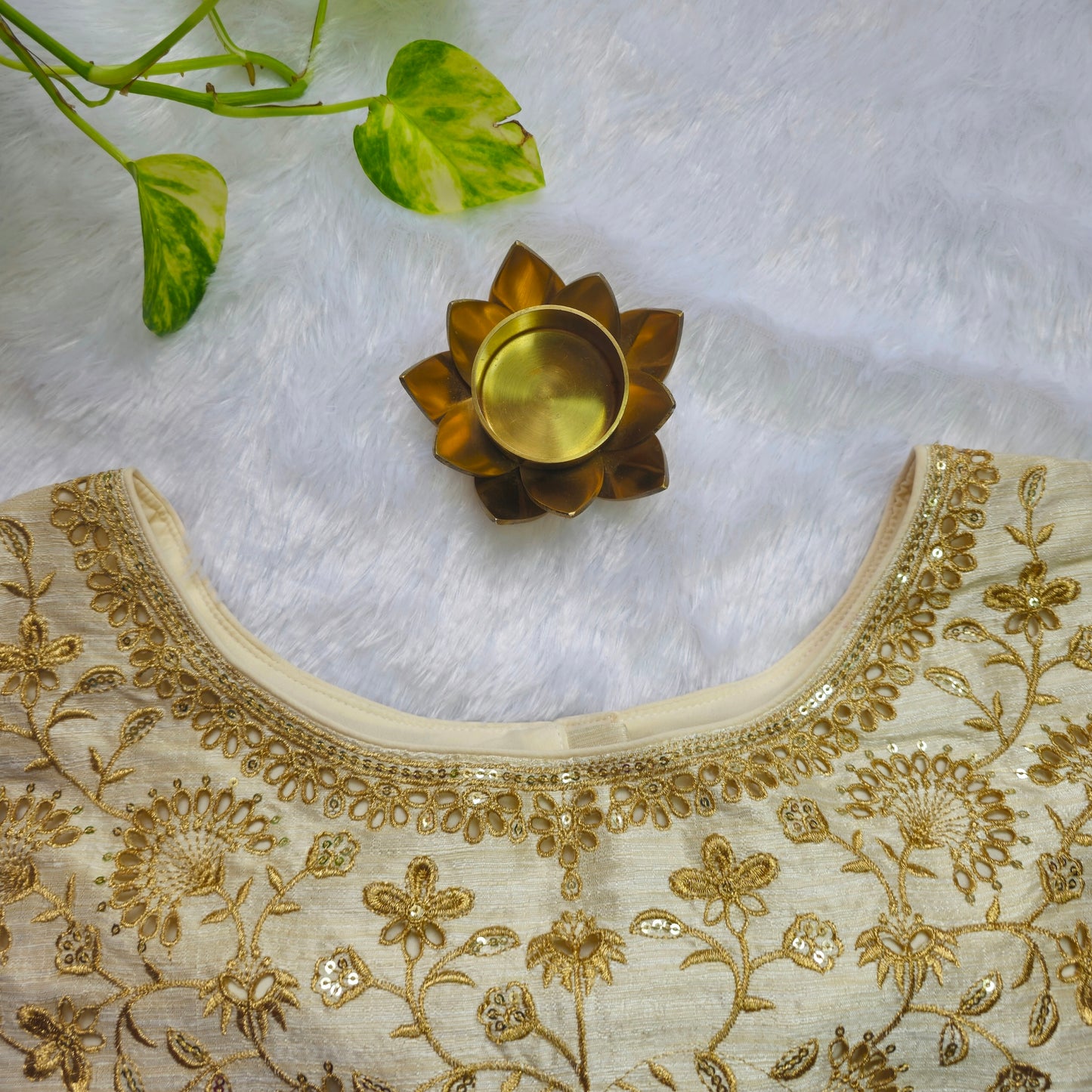 Off White Raw Silk Embroidery Sleeveless Blouse(attachable sleeves)