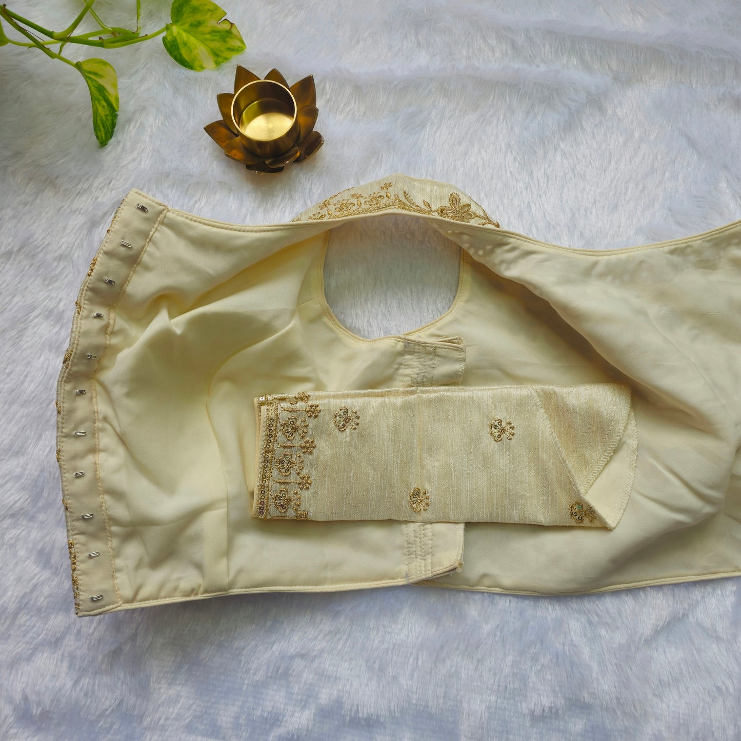 Off White Raw Silk Embroidery Sleeveless Blouse(attachable sleeves)