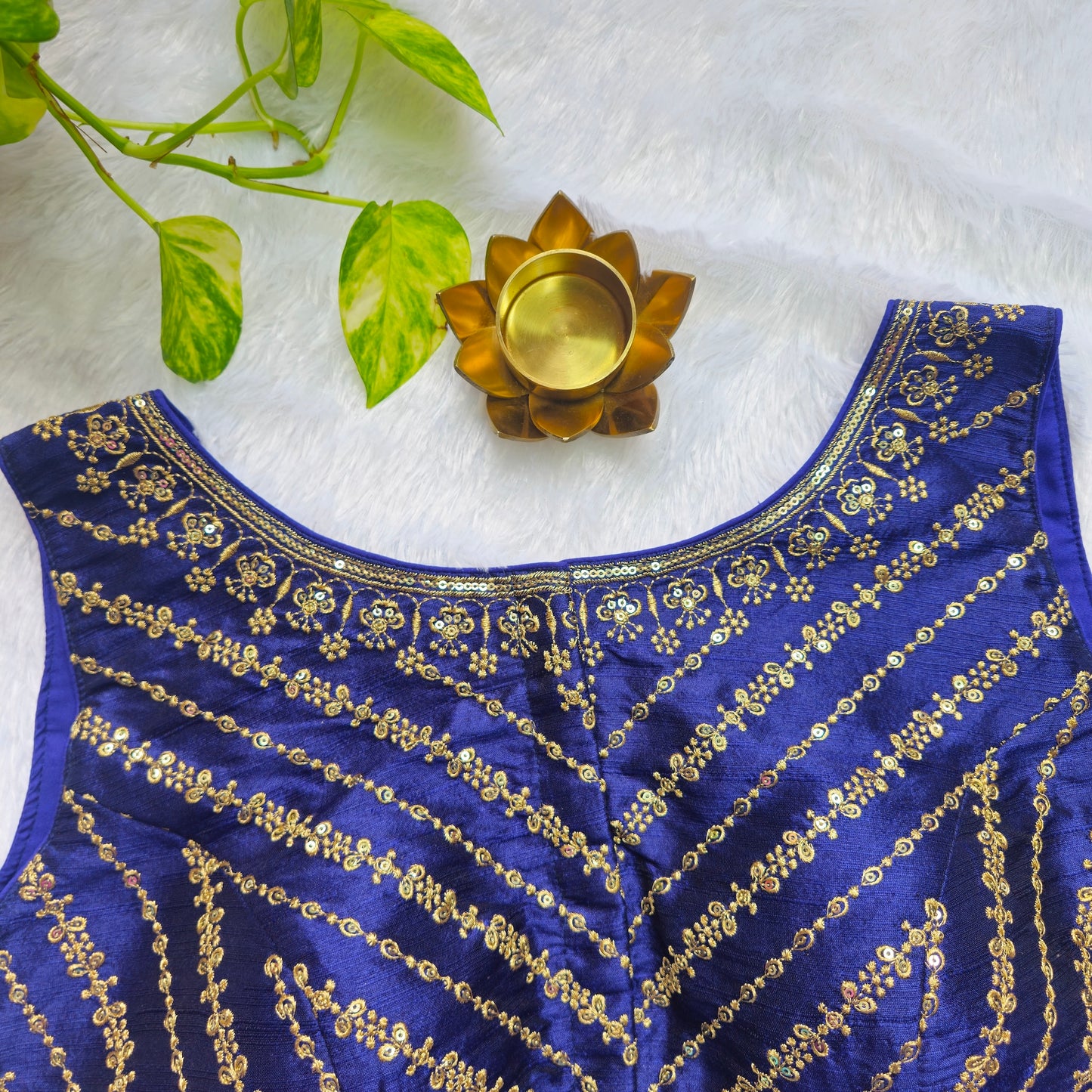 Royal Blue Raw Silk Embroidery Sleeveless Blouse(attachable sleeves)