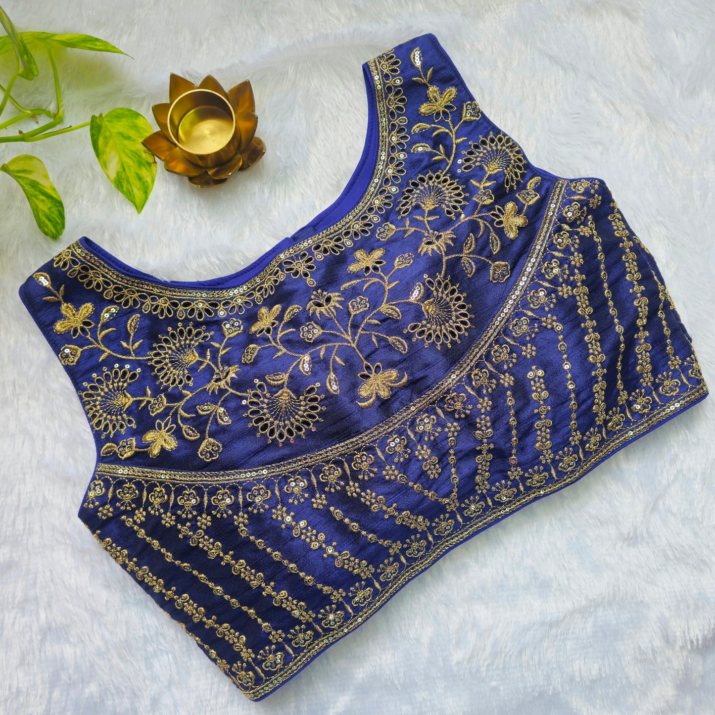 Royal Blue Raw Silk Embroidery Sleeveless Blouse(attachable sleeves)