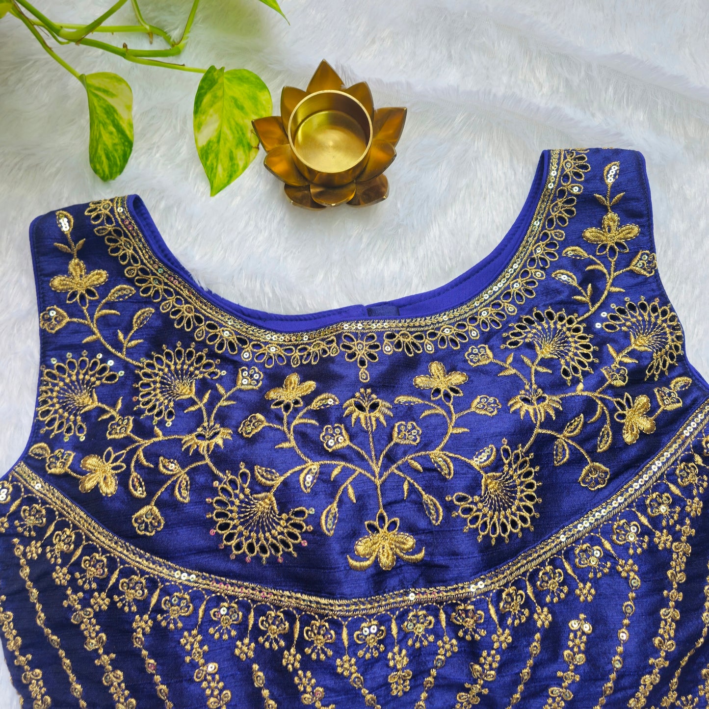 Royal Blue Raw Silk Embroidery Sleeveless Blouse(attachable sleeves)