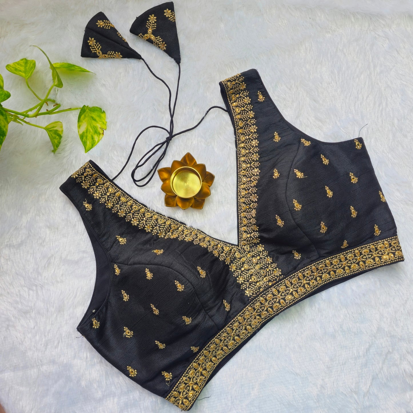 Black Raw Silk Embroidery Sleeveless Blouse(attachable sleeves)