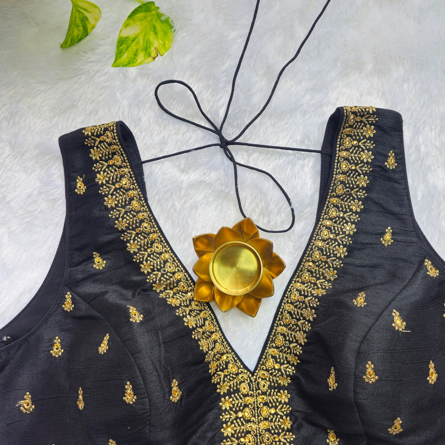 Black Raw Silk Embroidery Sleeveless Blouse(attachable sleeves)