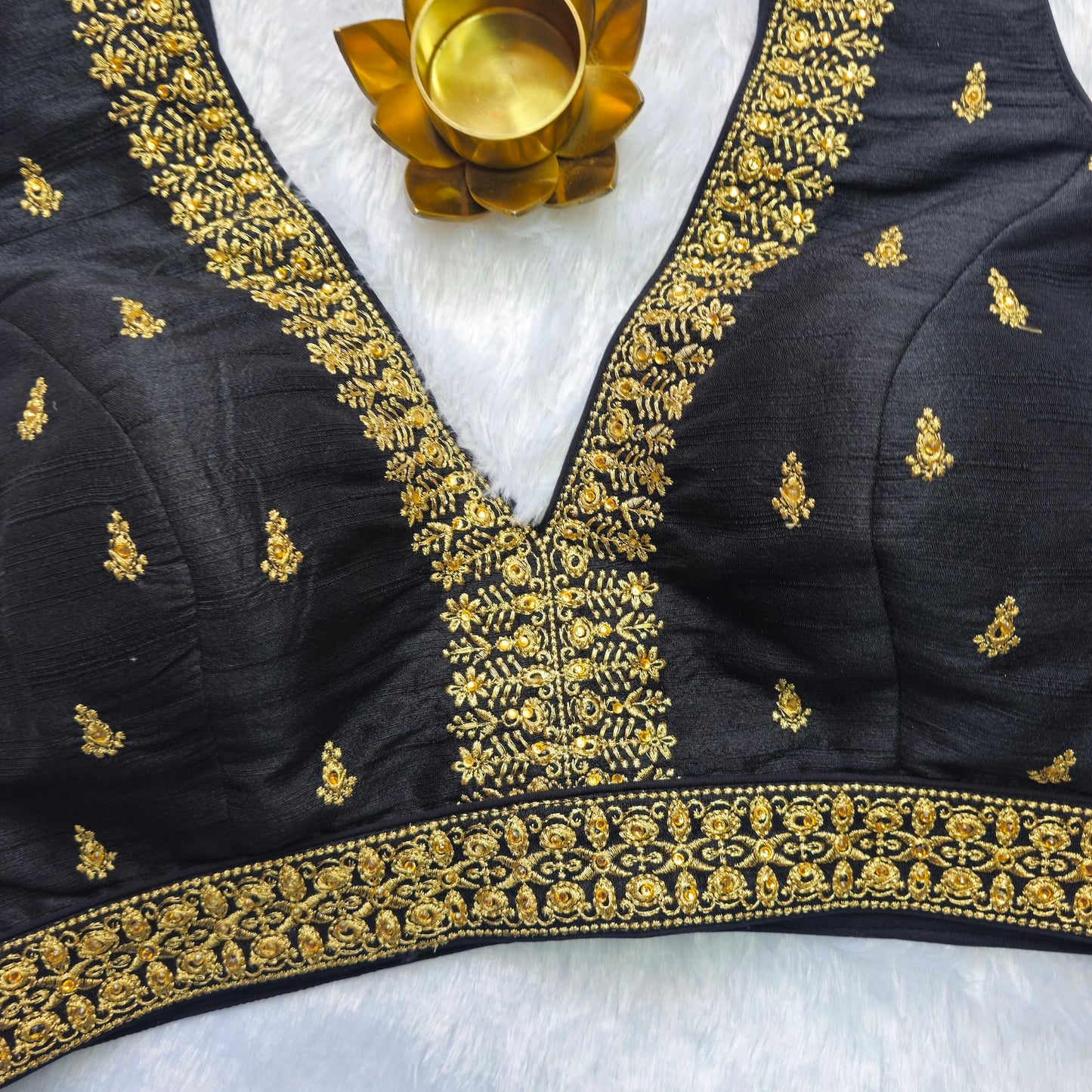 Black Raw Silk Embroidery Sleeveless Blouse(attachable sleeves)