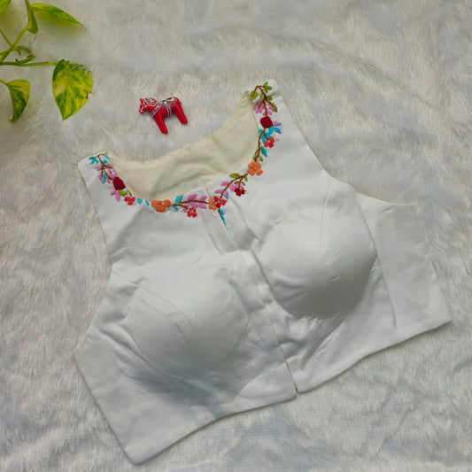 White Woolen Embroidery Sleeveless Blouse