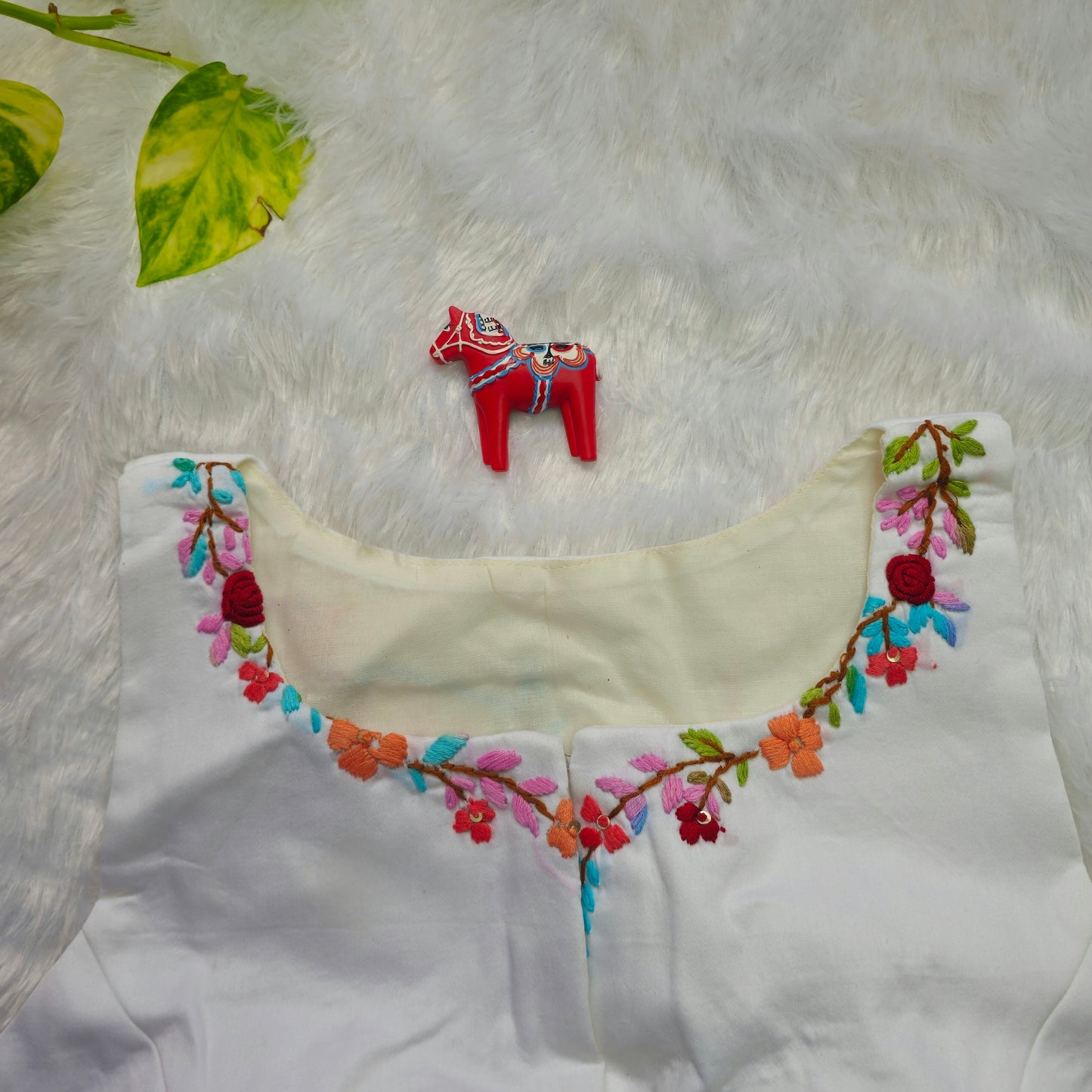 White Woolen Embroidery Sleeveless Blouse