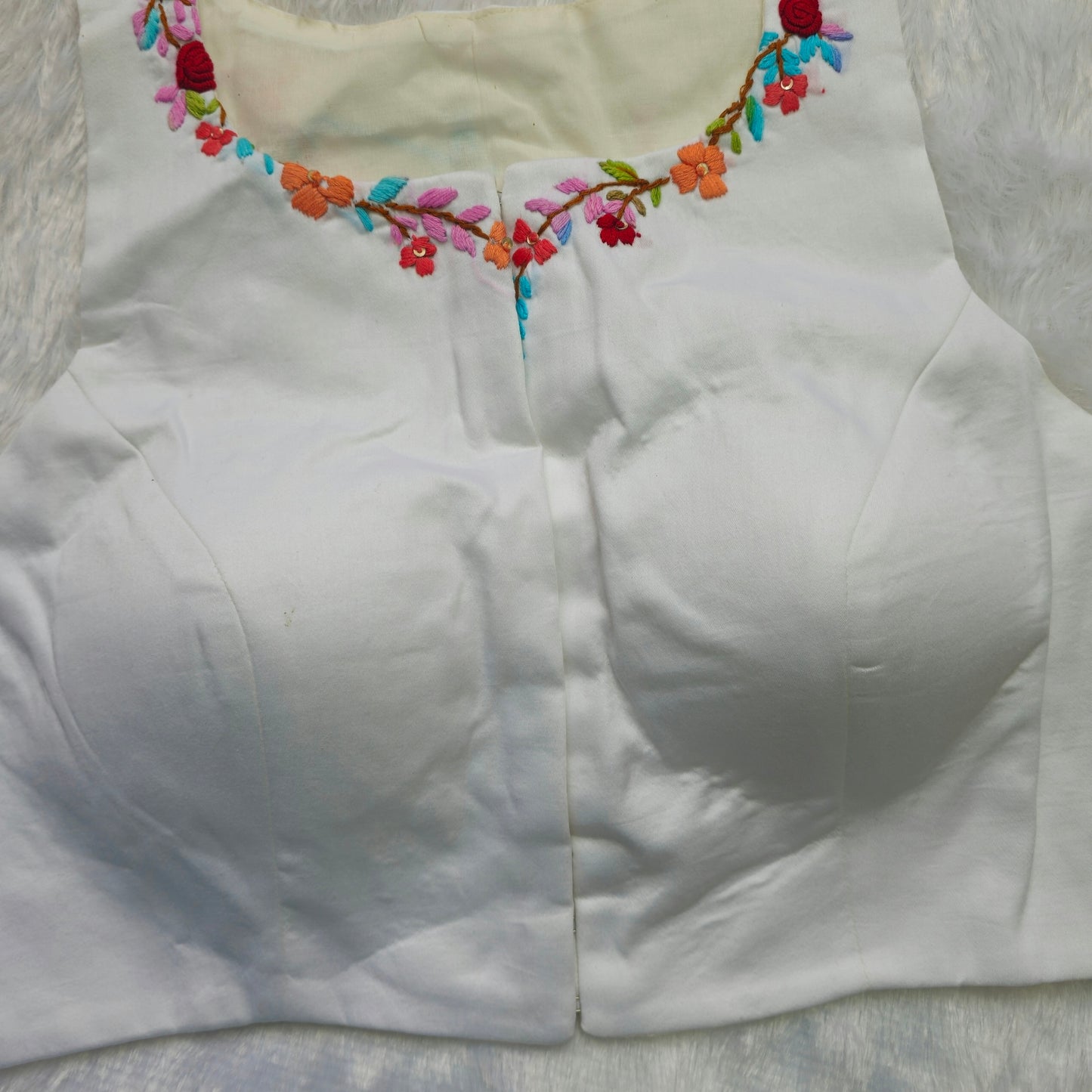 White Woolen Embroidery Sleeveless Blouse
