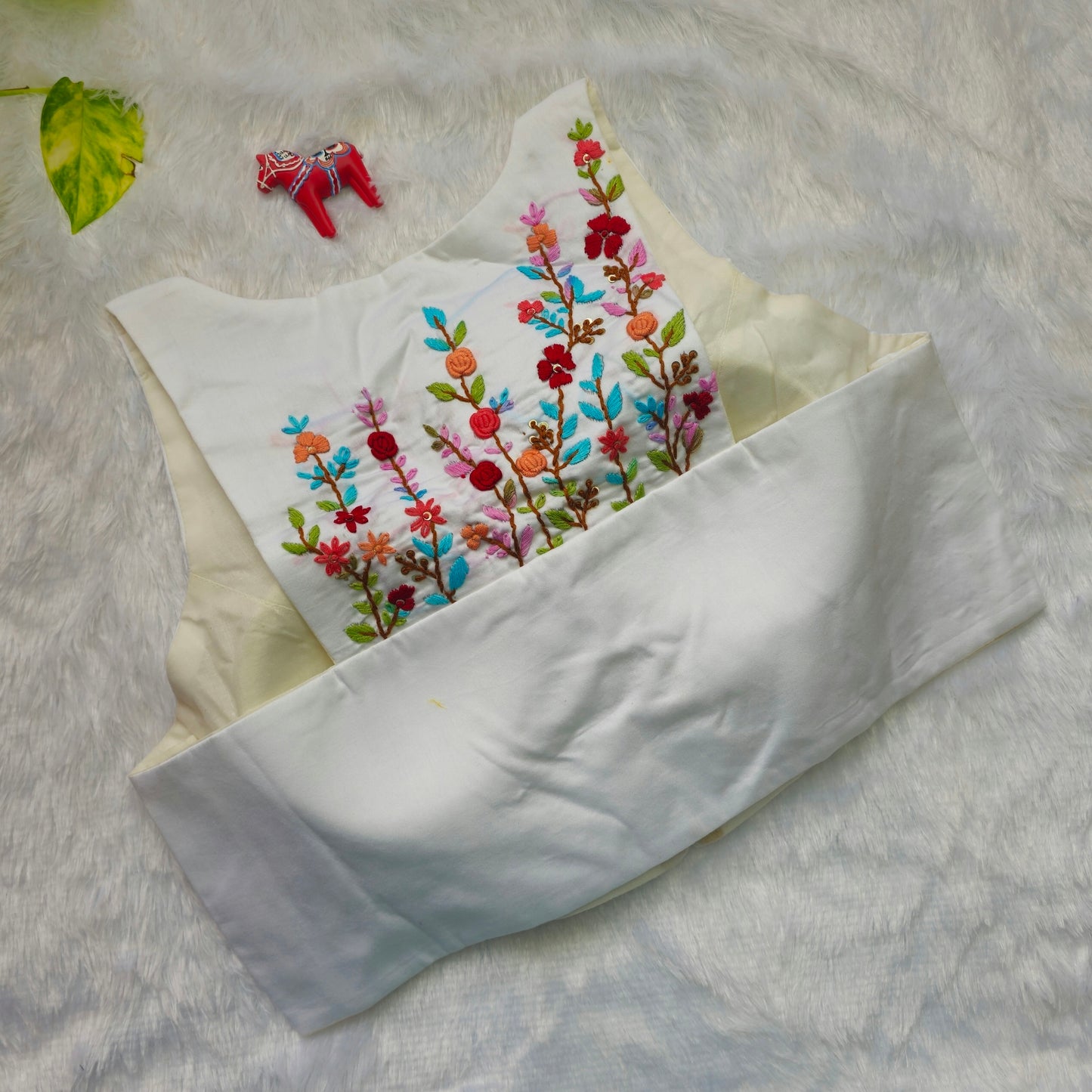 White Woolen Embroidery Sleeveless Blouse