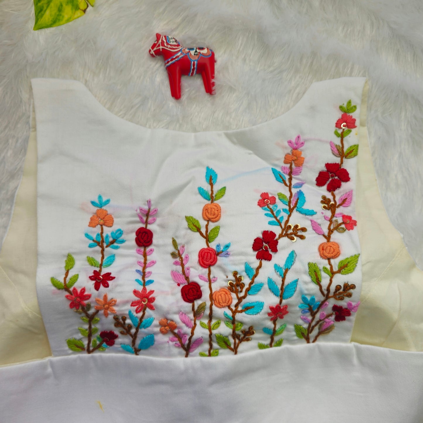 White Woolen Embroidery Sleeveless Blouse