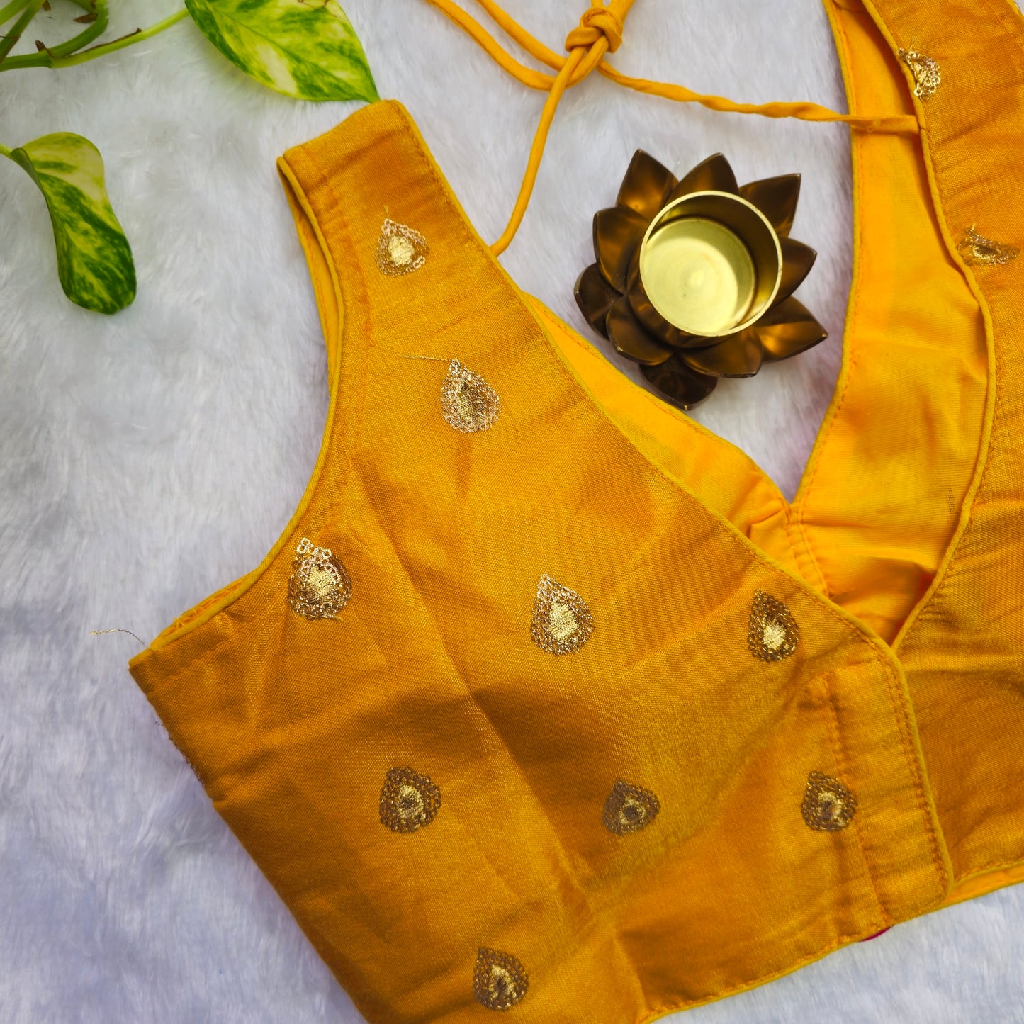 Yellowish Gold Tissue Sleeveless Blouse(Attachable Sleeves)